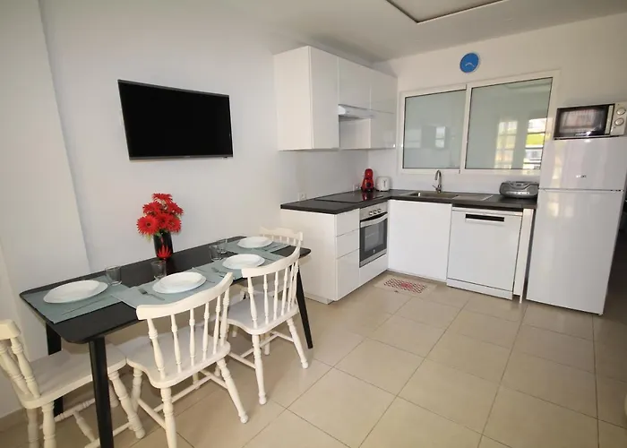 Americas - 2 Bedrooms - Flayla-a *