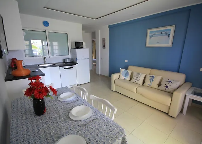 Americas - 2 Bedrooms - Flayla-a *