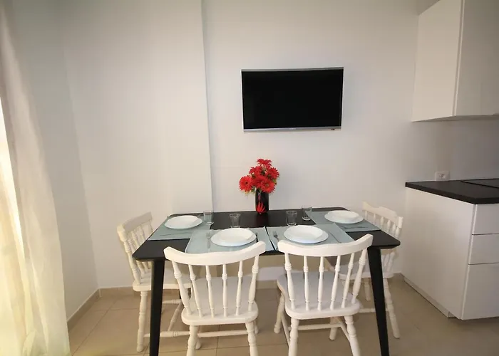 Americas - 2 Bedrooms - Flayla-a *