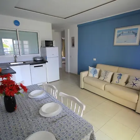 Americas - 2 Bedrooms - Flayla-a *