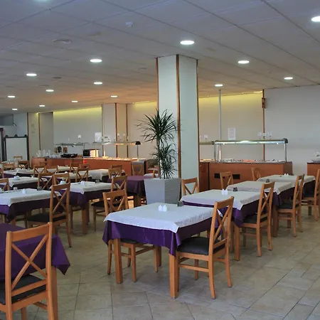 Americas - 2 Bedrooms - Flayla-a *