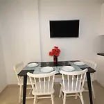 Americas - 2 Bedrooms - Flayla-a *